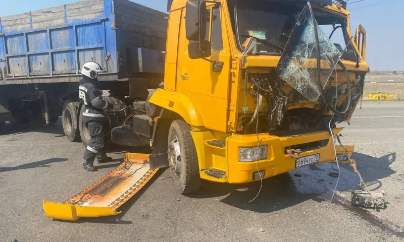 Два грузовика стали участниками ДТП под Бийском