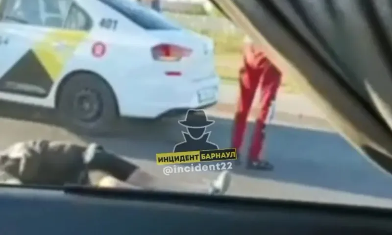 Таксист сбил пешехода в Барнауле