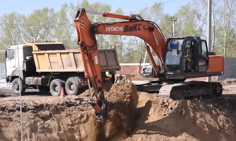 В барнаульском микрорайоне Спутник проводят реконструкцию системы водоснабжения