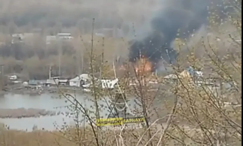 Пожар в частном доме произошёл в Барнауле