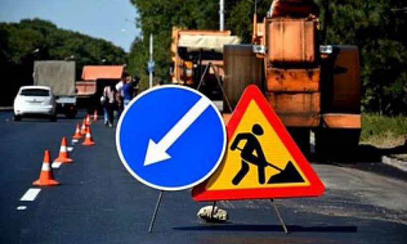Более 20 участков дорог начали ремонтировать в Барнауле