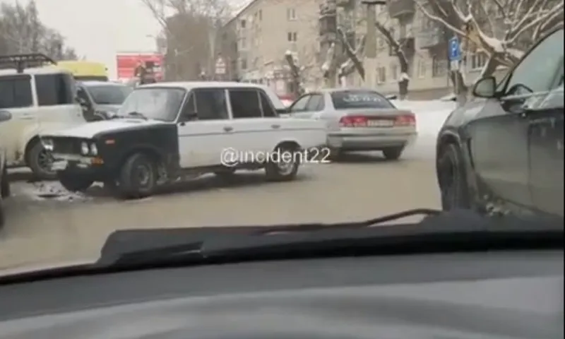 Массовое ДТП с участием грузового автомобиля произошло в Барнауле