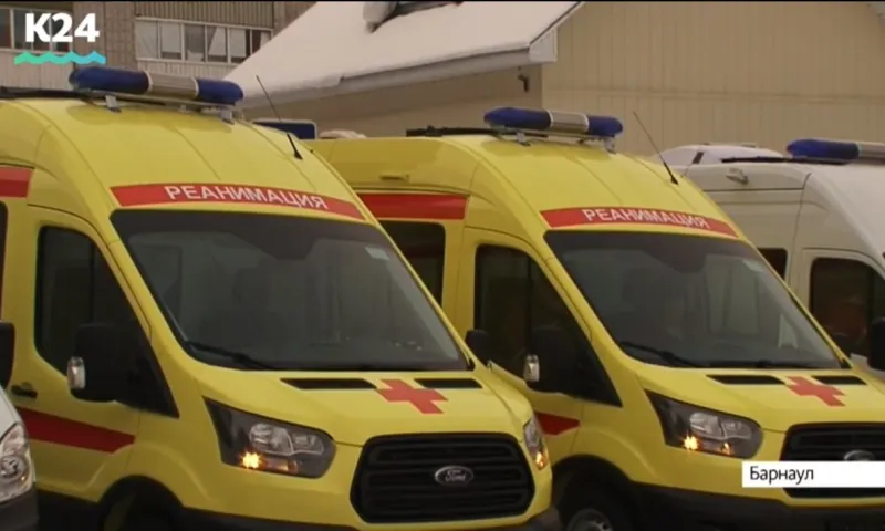 13 новых машин скорой помощи получили медучреждения Алтайского края