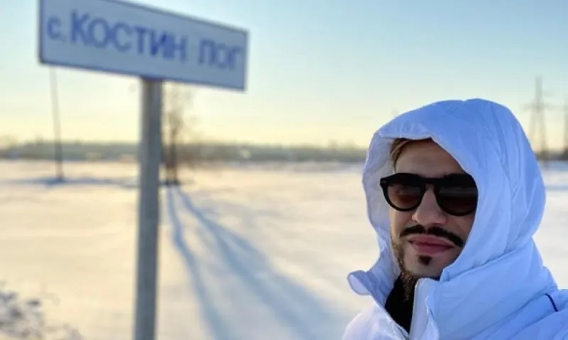 Известный блогер показал алтайский ДК, ремонт которого оплатил футболист Смолов