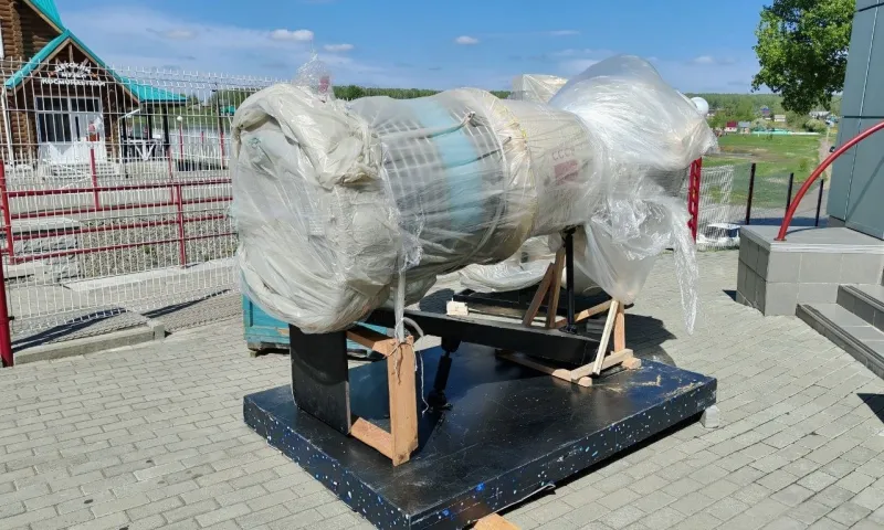 Модели легендарной космической техники доставили в Алтайский край
