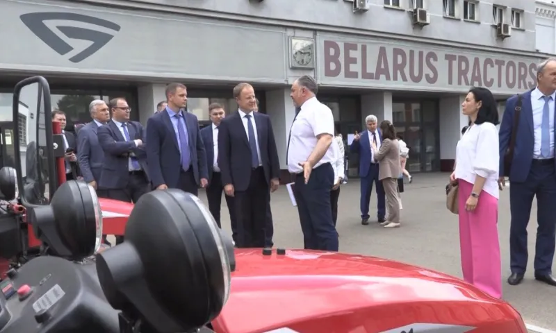 Алтайская делегация побывала на Минском моторном заводе