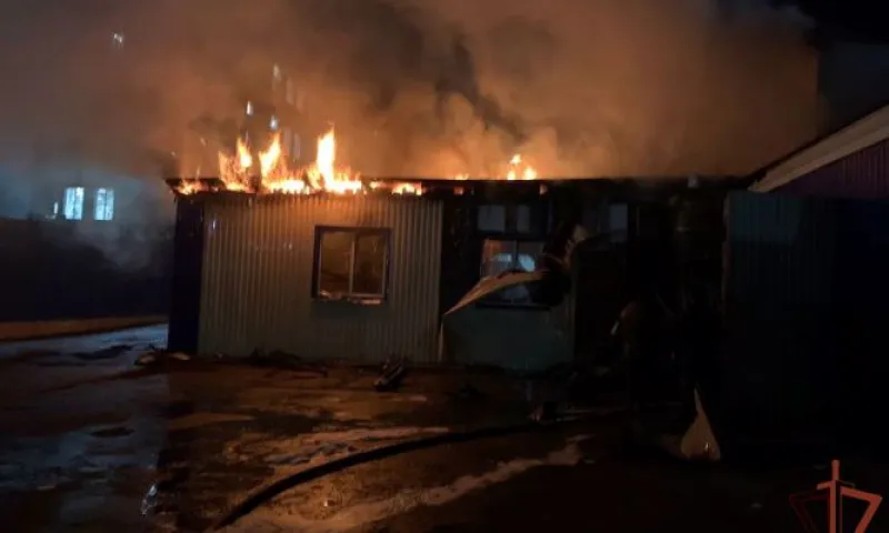 Алтайские росгвардейцы эвакуировали газовый баллон из горящего автосервиса