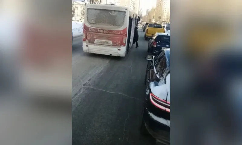 В Барнауле оштрафуют водителя маршрутки, который высаживал людей со второго ряда