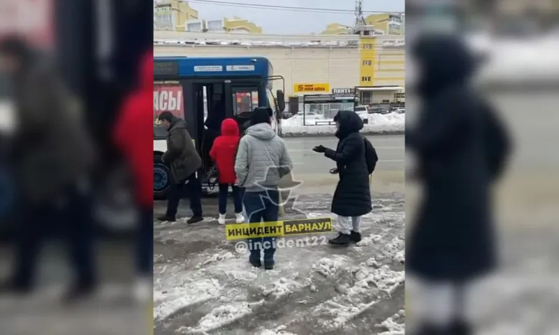 Женщина применила перцовый баллончик в барнаульском автобусе
