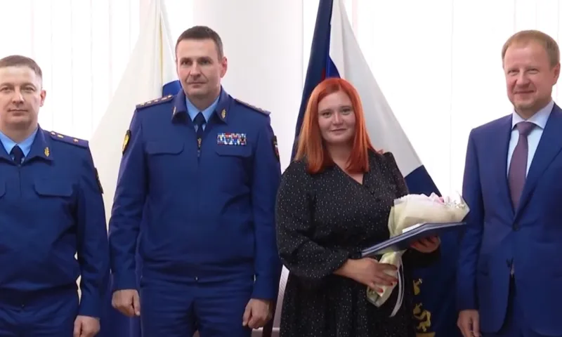 Дети-сироты в Бийске получили ключи от квартир и жилищные сертификаты на приобретение жилья
