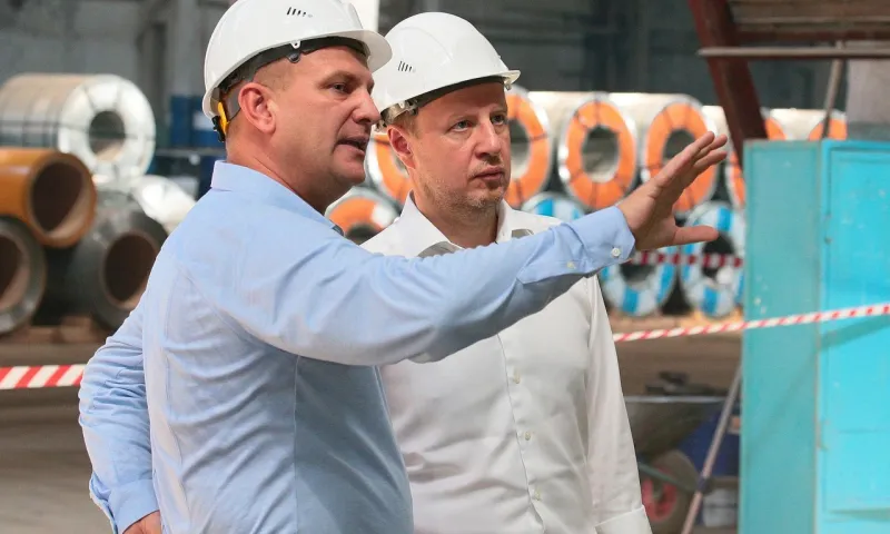 «Дополнительная устойчивость для Заринска»: Виктор Томенко посетил новый завод в моногороде