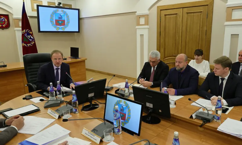 На заседании правительства Алтайского края рассмотрены законодательные инициативы, внесенные на очередную сессию АКЗС
