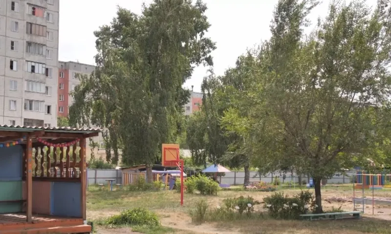 В Барнауле по инициативе жителей благоустраивают территорию детского сада № 177
