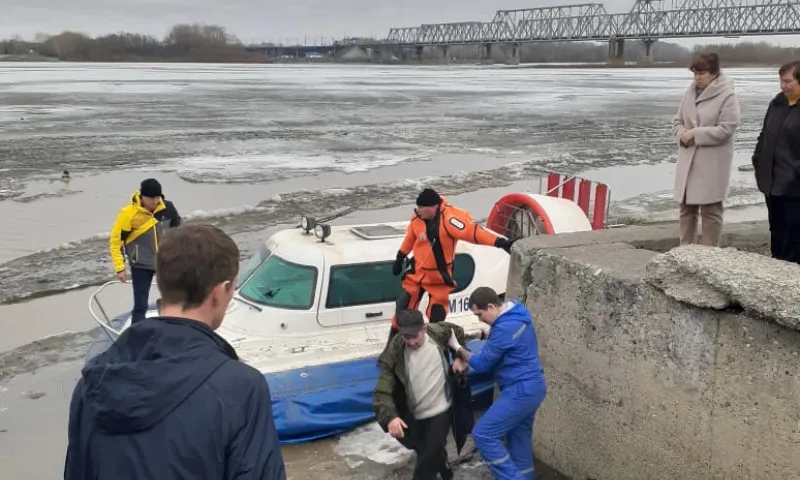 Провалившегося под лед мужчину спасли в Каменском районе