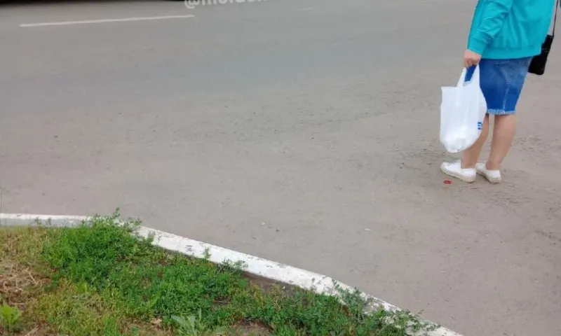Пожилую женщину сбили на дороге в Барнауле