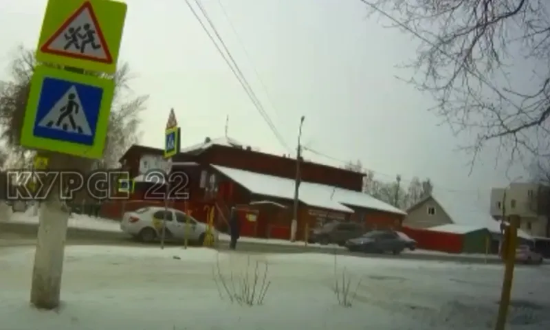 Девушку сбили на пешеходном переходе в Барнауле