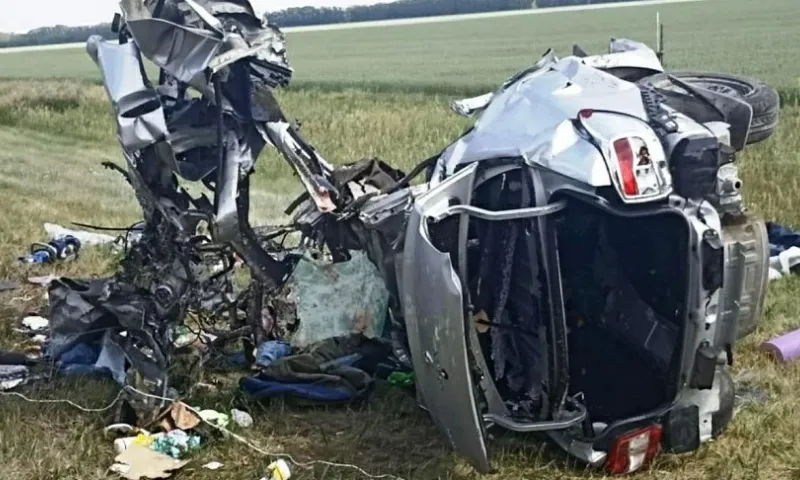 Семья с детьми погибла в страшном ДТП в Сибири
