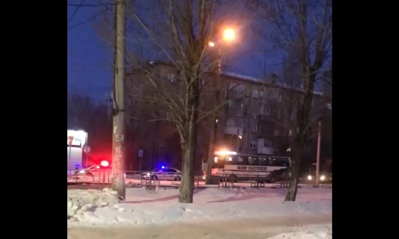 Колонну автобусов в сопровождении ГАИ заметили в Барнауле