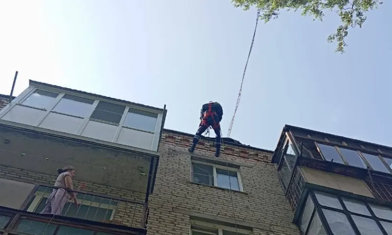 Спасатели вызволили из квартиры пенсионерку в барнаульском поселке