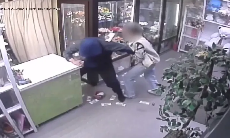 Серийного грабителя задержали в Барнауле