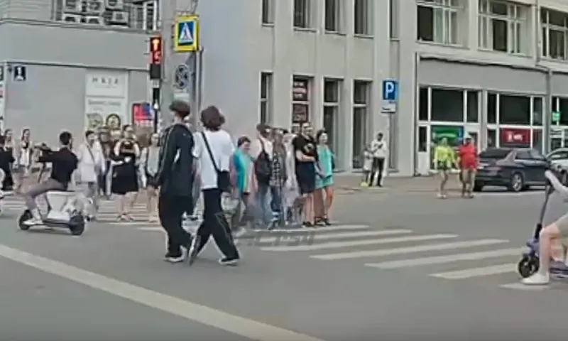 Сибиряков накажут за езду на унитазах по центру города