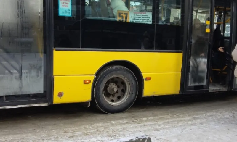 Водитель автобуса помог спасти человека в Барнауле