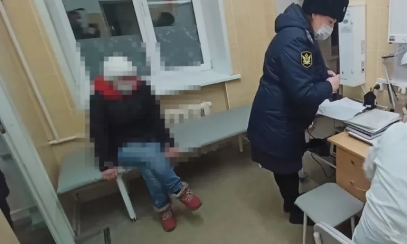 Опасную пациентку принудительно госпитализировали в Алейске