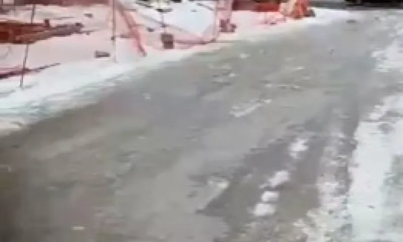 «Каток вместо дорог»: барнаульцы пожаловались на ремонт одной из улиц