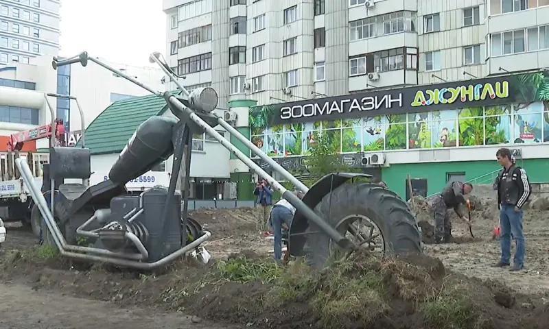 «Часть истории» против общедолевой собственности. Рассказываем, почему демонтировали гигантский мотоцикл у барнаульского бара