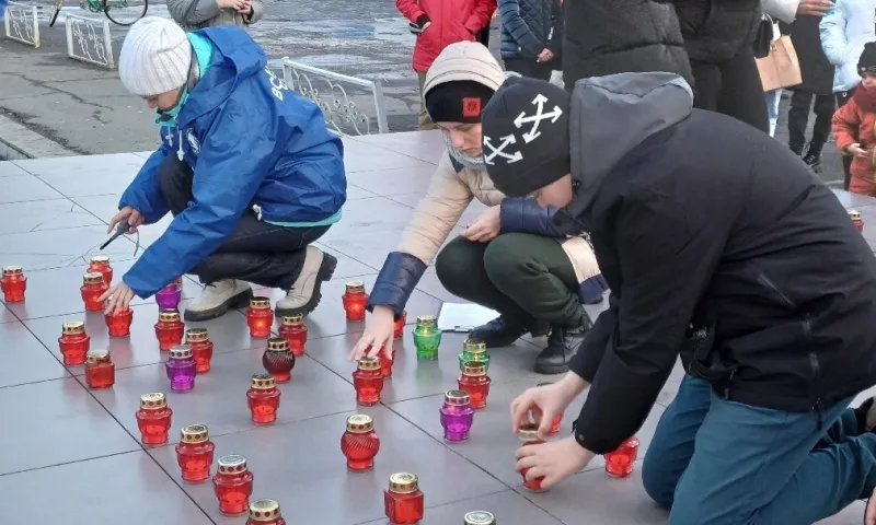 Жители Камня-на-Оби почтили память погибших в «Крокус Сити Холле»