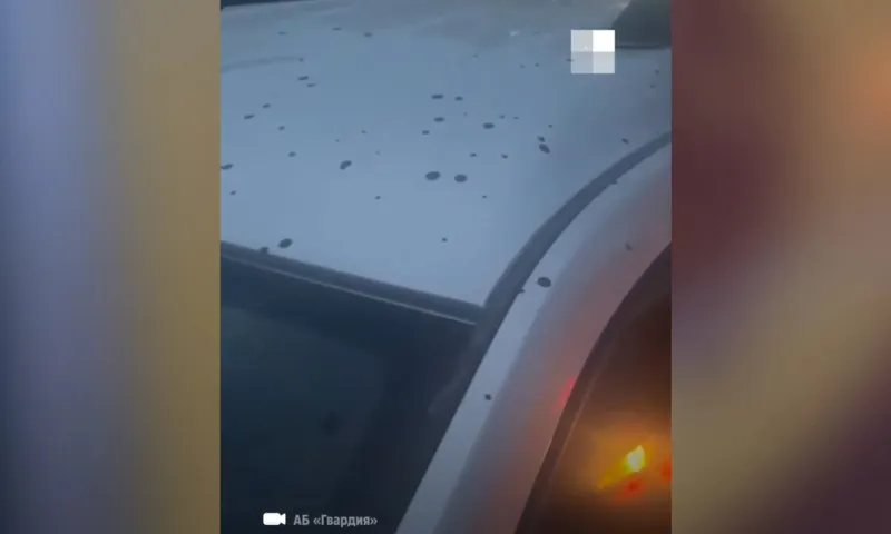 Машина попала под дождь из расплавленного пластика в Сибири