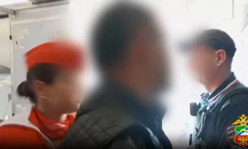 Пассажира самолета рейса «Москва – Барнаул» поймали на курении