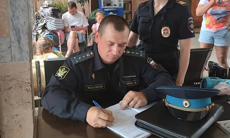 Должников по штрафам задерживали транспортные полицейские Алтая на вокзале