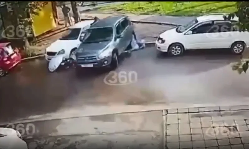 Водитель сбил троих человек во дворе дома в Заринске