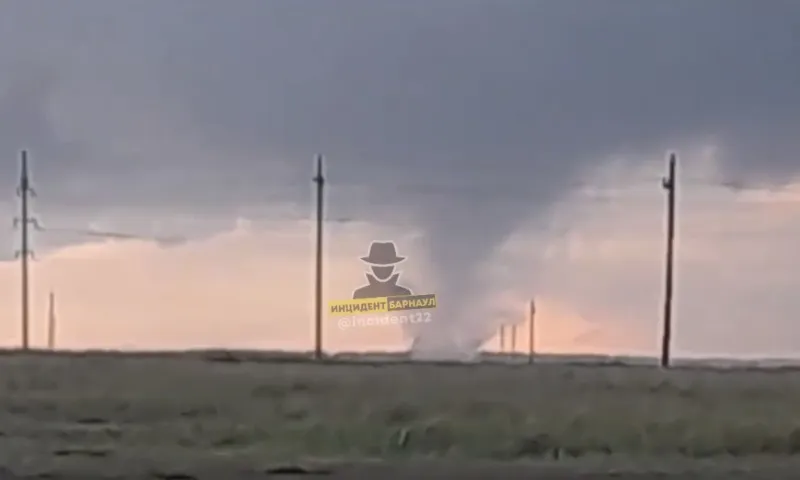 Крупный смерч накрыл Мамонтовский район
