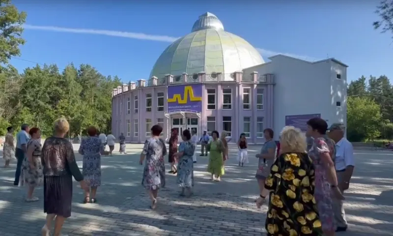 Открытую танцплощадку для пенсионеров организовали в Бийске
