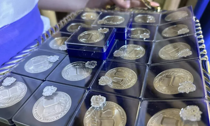 Более 1500 выпускников школ Алтайского края стали медалистами