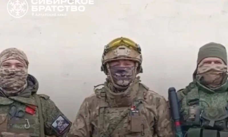 Бойцы из Алтайского края поздравили женщин с 8 Марта