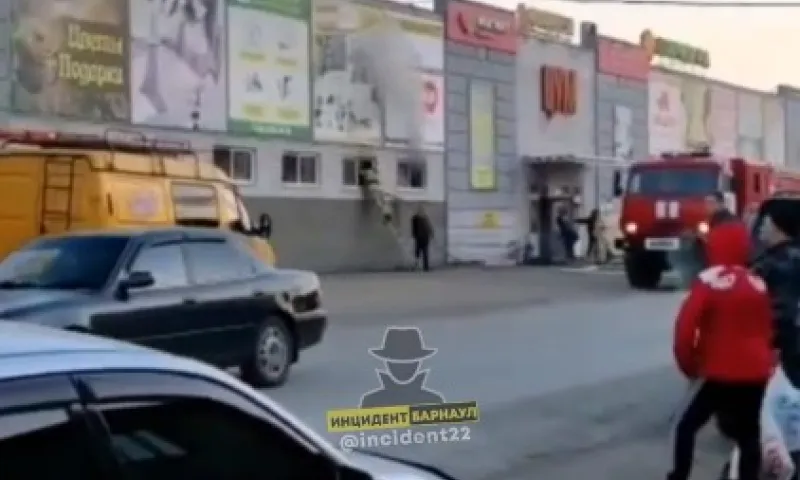 Торговый центр горел в Алейске вечером