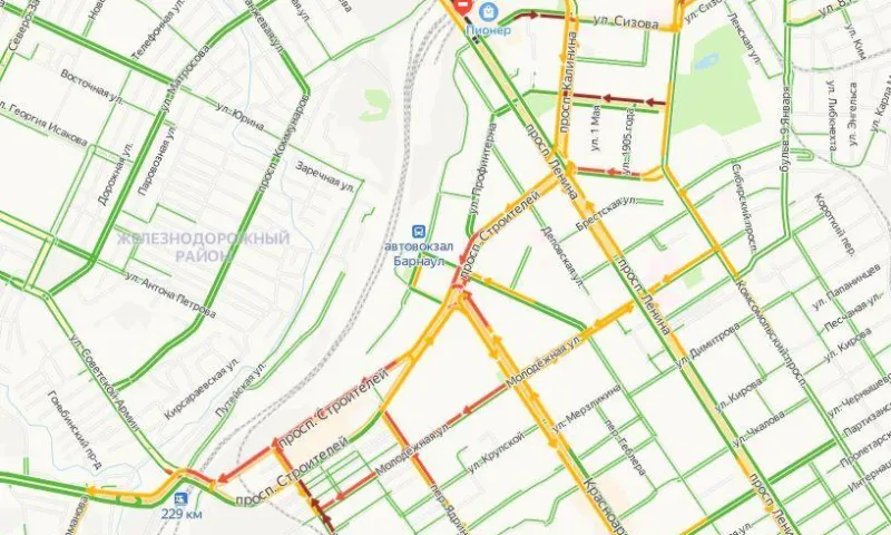 Автомобилисты Барнаула встали в пробках после рабочего дня