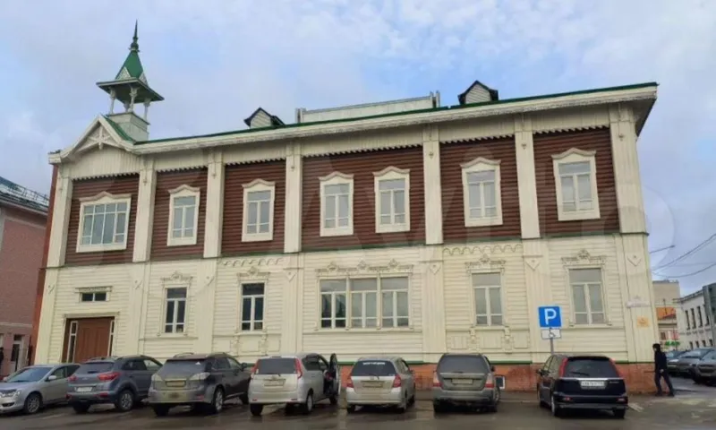 Историческое здание в стиле русской архитектуры конца XIX века продают в Барнауле