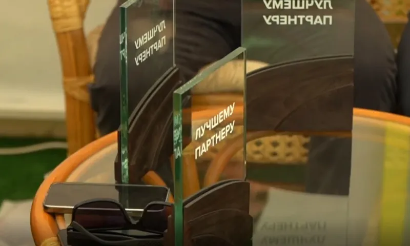 Алтайский филиал Россельхозбанка наградил лучших партнёров во время агрофорума «День сибирского поля»