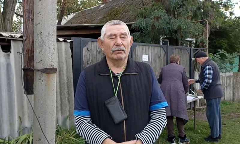 «Наконец-то мы дождались»: жители Луганской Народной Республики отдают голоса на референдуме