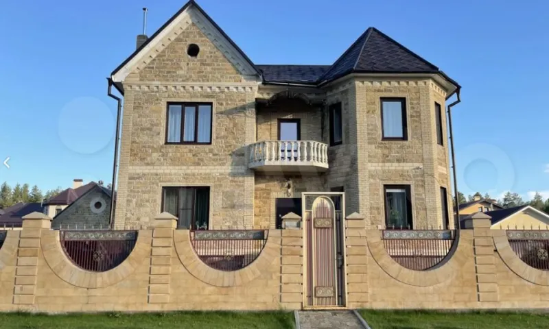 «Замок» за 44 миллиона рублей продают в Барнауле