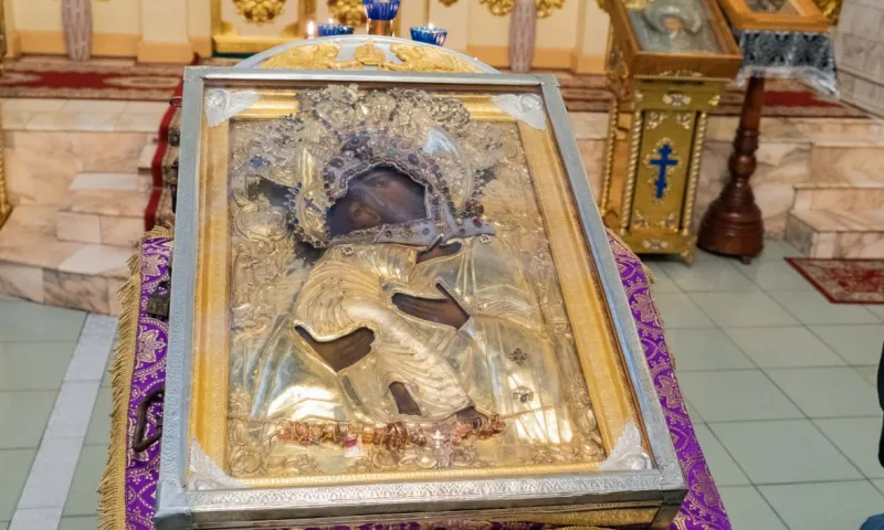 Древнюю чудотворную икону доставили в Барнаул