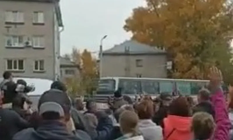 «Давайте, мальчики». Как в Алтайском крае провожают мобилизованных