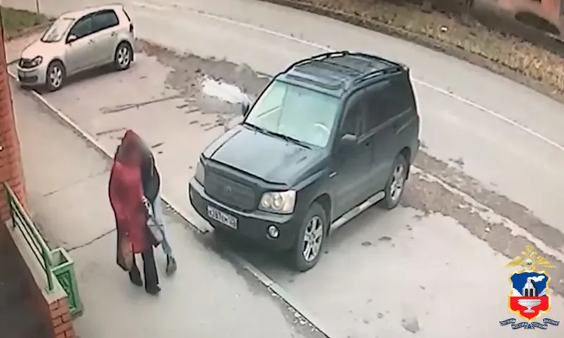 Мать и сын напали на двоих женщин в Барнауле