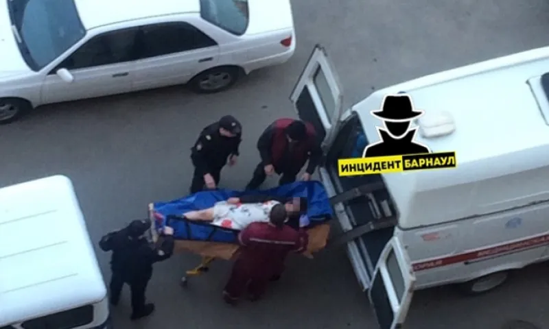 Женщину избили в лифте жилого дома в Барнауле