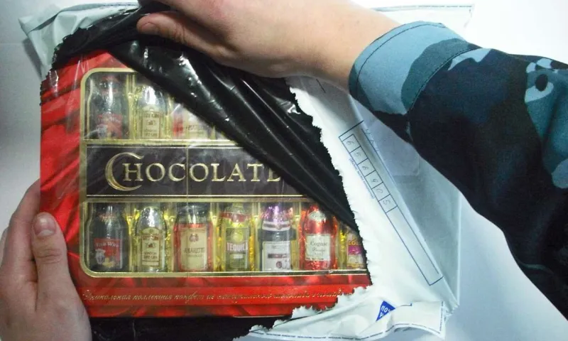 Спиртосодержащие конфеты пытались передать в колонию строгого режима в Алтайском крае