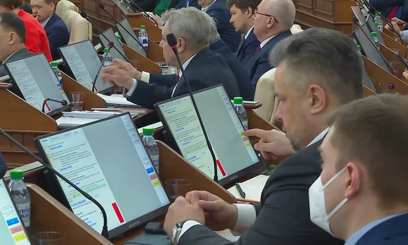 Финансирование районных больниц, муниципальный округ, переселение граждан. Какие изменения приняли на сессии АКЗС